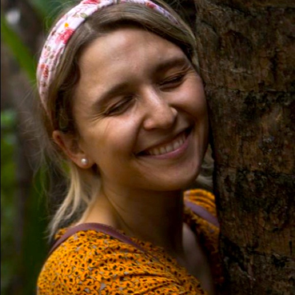 Meet your Posher, Bee